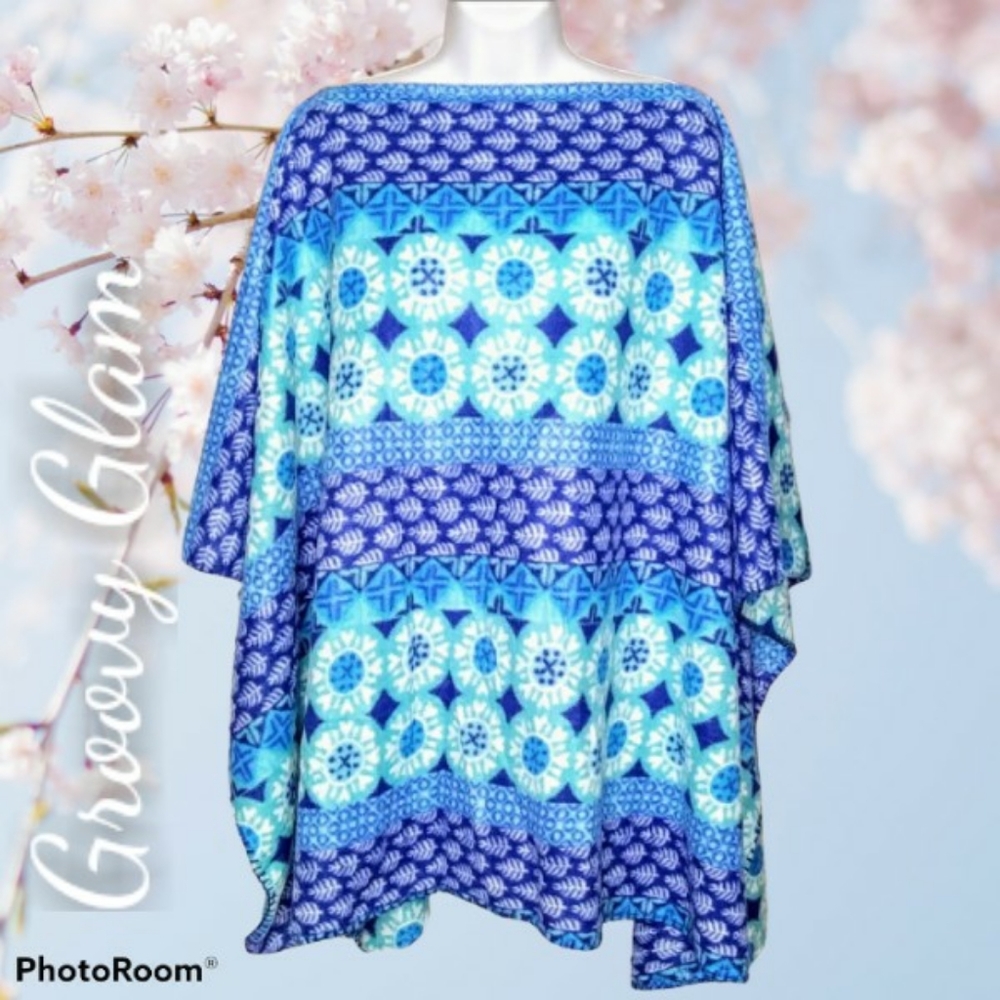 GROOVY GLAM Blue Tribal Medallion Snowflakes Handmade Classic Fleece Poncho